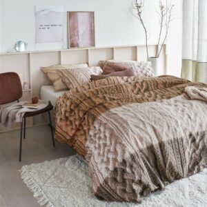 Ariadne at Home Snug Brown dekbedovertrek van 100% katoen met een instopstrook over de volle breedte